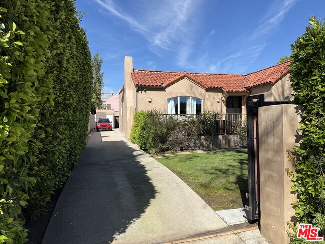 735 S Citrus Ave in Los Angeles, CA - Building Photo - Building Photo