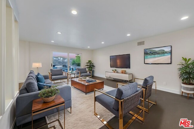 2169 Hercules Dr in Los Angeles, CA - Building Photo - Building Photo