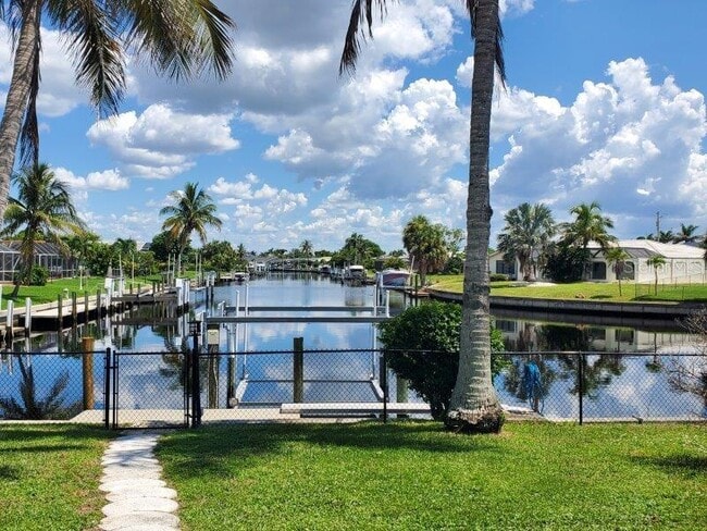 2421 W Marion Ave in Punta Gorda, FL - Building Photo - Building Photo