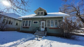 216 9th Ave N in Lewistown, MT - Building Photo