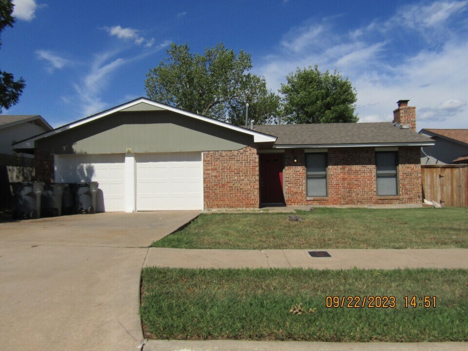 6909 SW Bainbridge Ave in Lawton, OK - Building Photo
