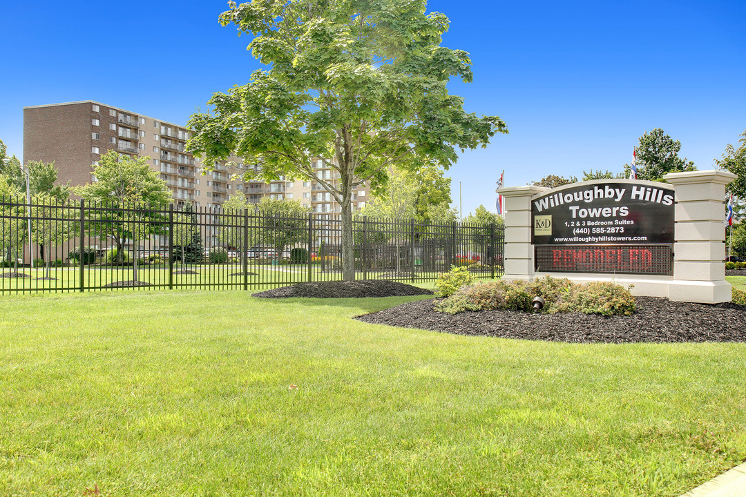 Willoughby Hills Towers in Willoughby Hills, OH - Building Photo