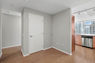 189 E Illinois St in Chicago, IL - Foto de edificio - Building Photo