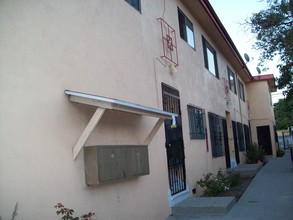 9300 S Western Ave in Los Angeles, CA - Building Photo - Building Photo