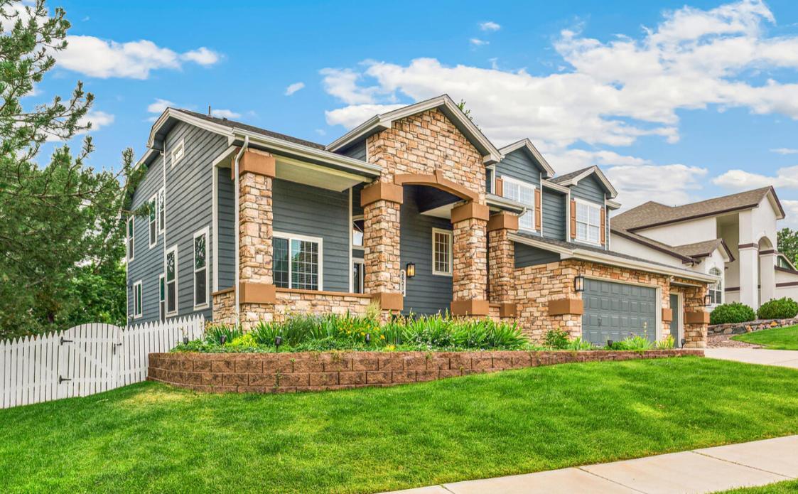 20214 E Lake Cir in Centennial, CO - Building Photo