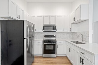 911 Knight St in Houston, TX - Building Photo - Building Photo