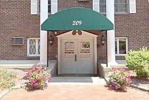209 Great Rd in Acton, MA - Building Photo
