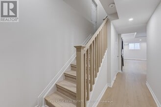 73 Gemini Dr in Barrie, ON - Building Photo - Building Photo
