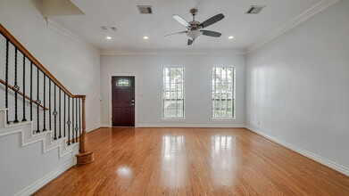 9134 Lakes At 610 Dr in Houston, TX - Building Photo - Building Photo