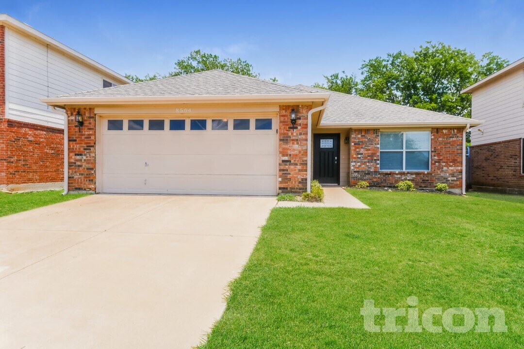 8504 Hawkview Dr in Fort Worth, TX - Building Photo