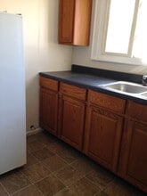 864 Chalker St, Unit 2 in Akron, OH - Foto de edificio - Building Photo