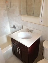 93 Bedell St in Freeport, NY - Foto de edificio - Interior Photo