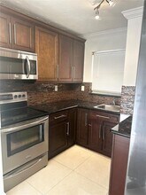 8840 Fontainebleau Blvd in Miami, FL - Building Photo - Building Photo