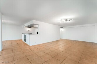 3111 Bel Air Dr in Las Vegas, NV - Building Photo - Building Photo