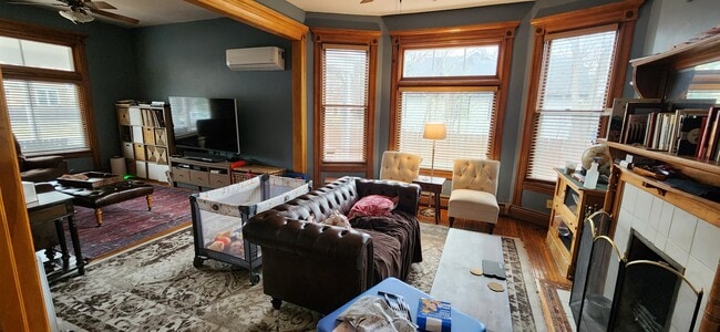 900 Laurel Ave in St. Paul, MN - Foto de edificio - Building Photo
