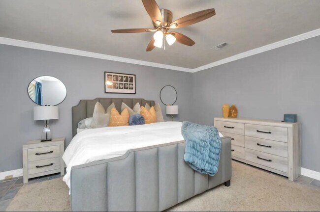 205 Ron Cir in Friendswood, TX - Building Photo - Building Photo