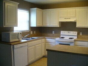 5815 Circle Canyon in San Antonio, TX - Building Photo - Building Photo