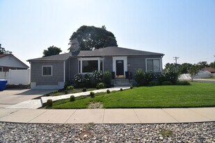 7622 S Lincoln St in Midvale, UT - Building Photo