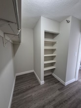 5885 Forest View Rd in Lisle, IL - Building Photo - Building Photo