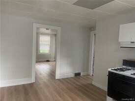 8 Mansion St in Poughkeepsie, NY - Building Photo