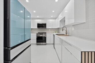 525 N Ocean Blvd, Unit 422 in Pompano Beach, FL - Foto de edificio - Building Photo