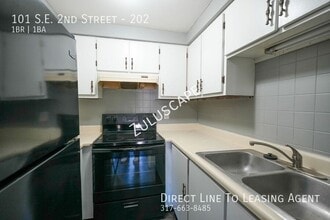 101 SE 2nd St in Evansville, IN - Foto de edificio - Building Photo