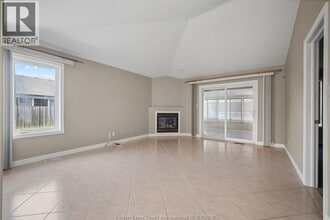 11056 Firgrove Dr in Windsor, ON - Building Photo - Building Photo