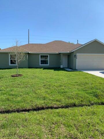 1726 SE Minorca Ave in Port St. Lucie, FL - Building Photo