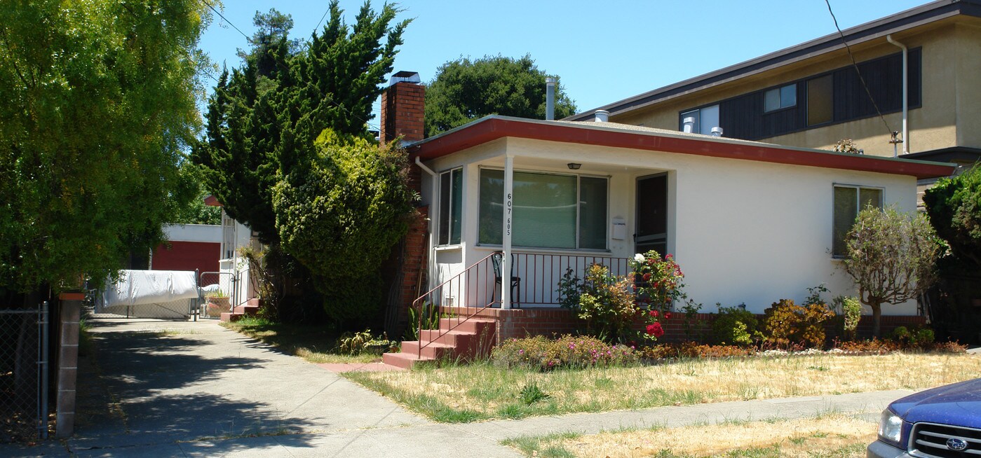 605-607 Liberty St in El Cerrito, CA - Building Photo