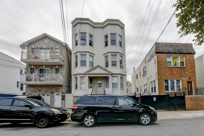 200 Nunda Ave in Jersey City, NJ - Building Photo - Building Photo
