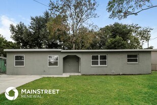 865 Emerald Dr in Mount Dora, FL - Building Photo