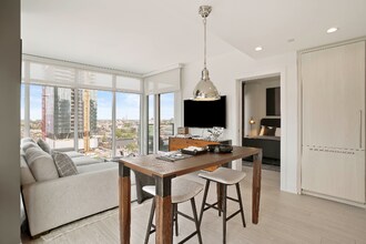 334 N Halsted St in Chicago, IL - Building Photo - Building Photo