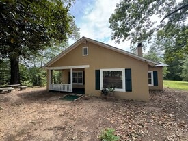 5424 New Liberty Rd in Jacksonville, AL - Building Photo