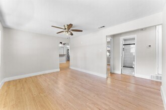12721 Dodson St in Balch Springs, TX - Foto de edificio - Building Photo