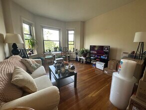 1148 Commonwealth Ave, Unit 41 in Allston, MA - Building Photo - Building Photo