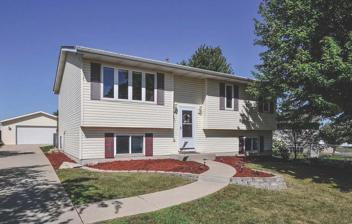 4831 Opal Ln NW in Rochester, MN - Foto de edificio