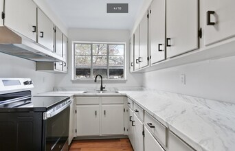 236 E 60th St in Savannah, GA - Building Photo - Building Photo