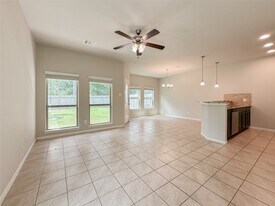 105 Camelot Pl Ct in Conroe, TX - Building Photo
