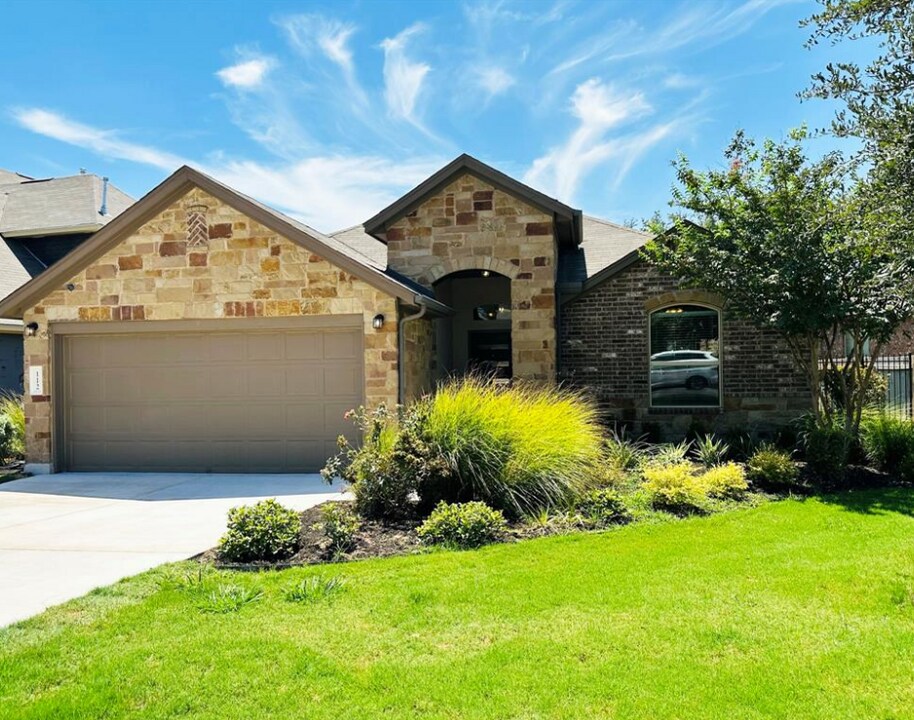 112 Groesbeck Ln in Leander, TX - Foto de edificio
