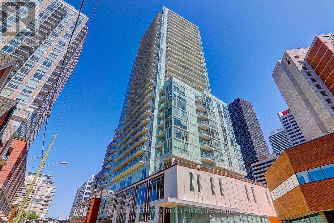 33-2033 Helendale Ave in Toronto, ON - Building Photo