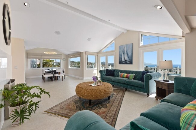 24448 Alta Vista Dr in Dana Point, CA - Building Photo - Building Photo