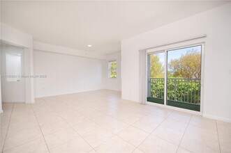 11403 NW 89th St, Unit 512 in Doral, FL - Building Photo - Building Photo
