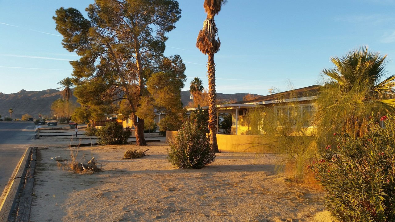 6038 Bagley Ave in Twentynine Palms, CA - Foto de edificio