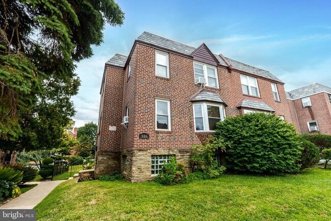 906 E Sharpnack St in Philadelphia, PA - Building Photo - Building Photo