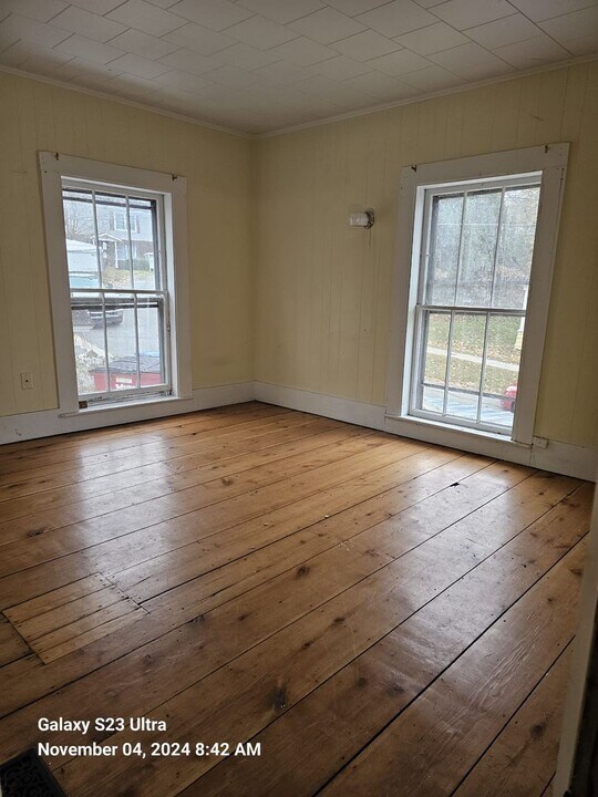 171 3rd St in Newport, VT - Building Photo