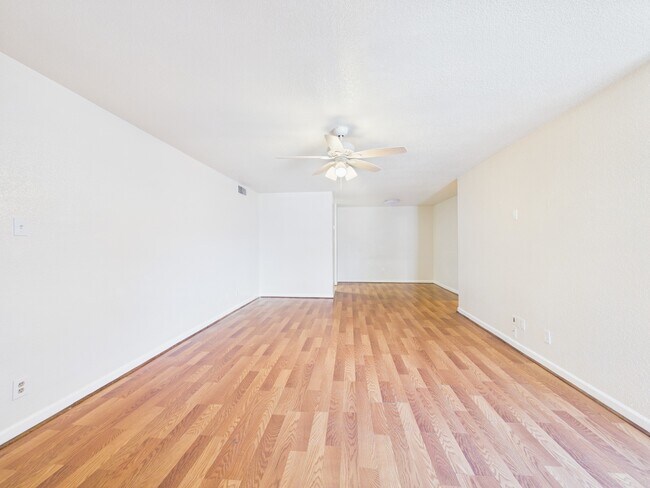 9700 Leawood Blvd in Houston, TX - Foto de edificio - Building Photo