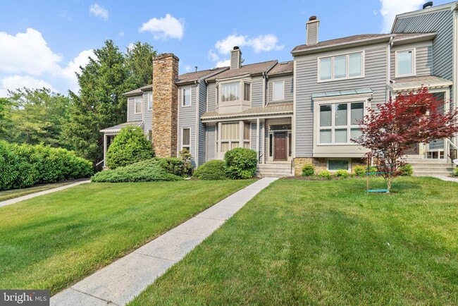 property at 3 Huntchase Ct