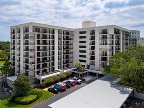 150 Belleview Blvd in Belleair, FL - Foto de edificio - Building Photo