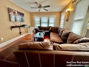 39 Donnybrook Rd, Unit 1 in Boston, MA - Foto de edificio - Building Photo