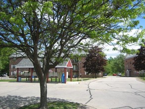 Meadowbrook Apartments in Concord, NH - Building Photo - Building Photo